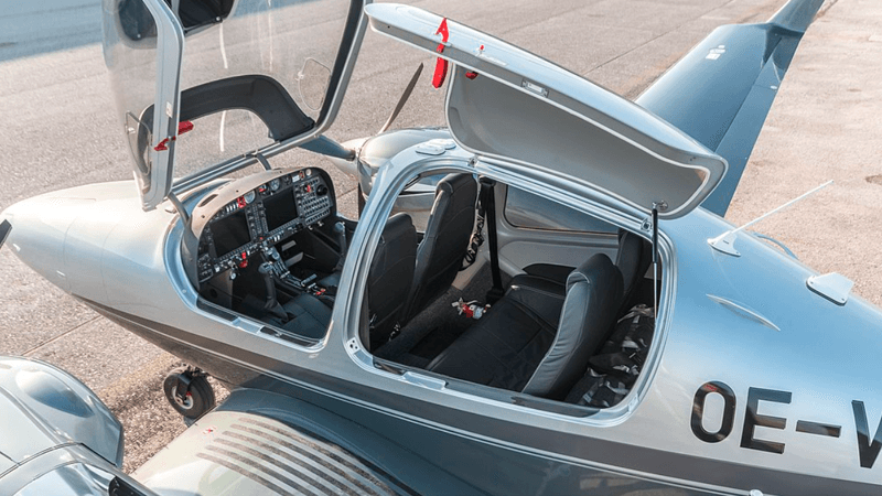 AERONAVE DIAMOND DA42 SOLO.png